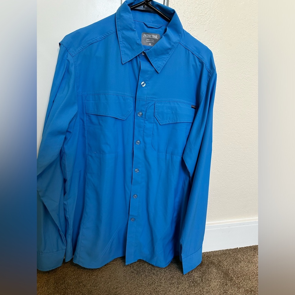 Pacific trail long sleeve shirt size medium.